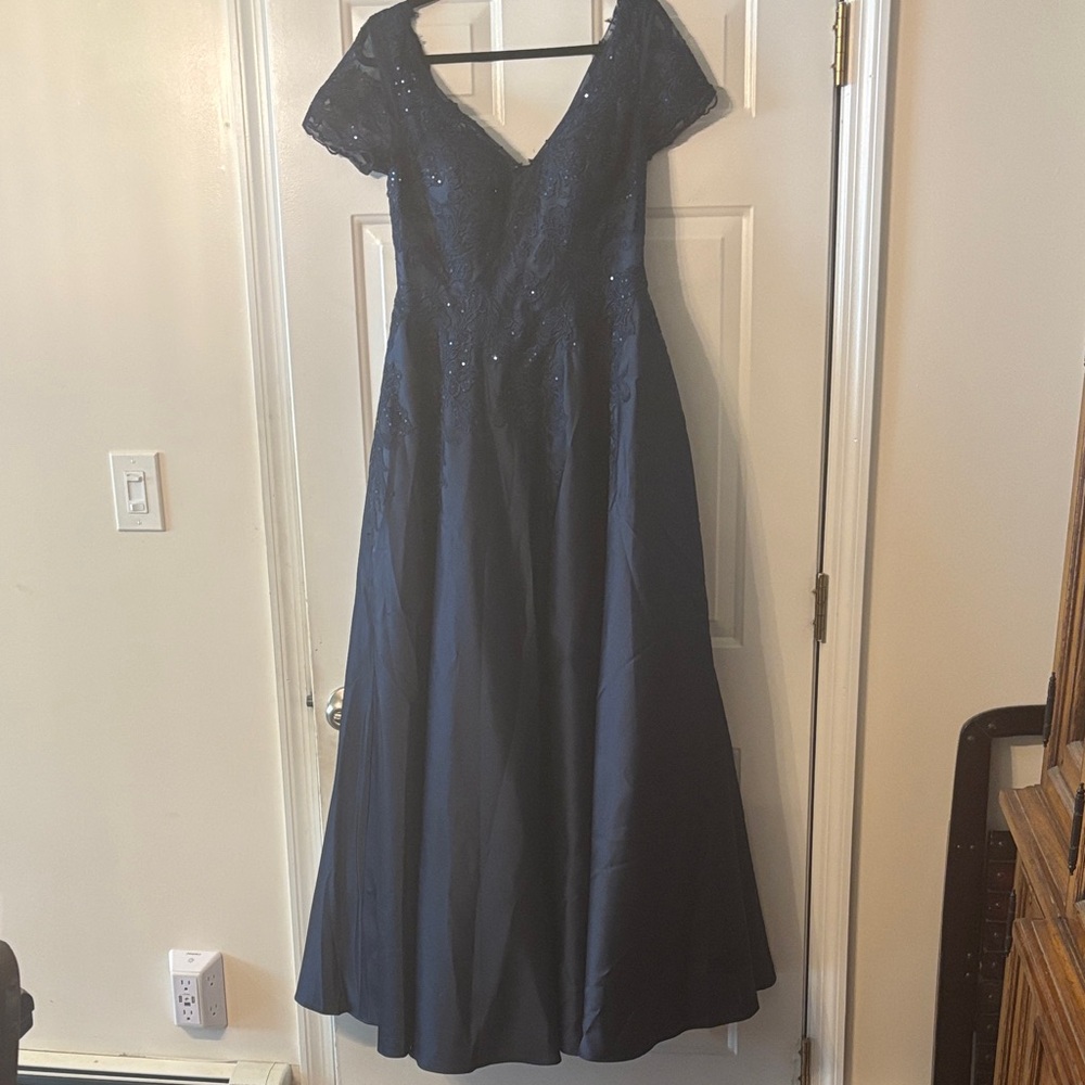 MISSACC 🆕 NWT Women’s Gown, Size 8, Mother of the Bride or Groom, Dark Navy